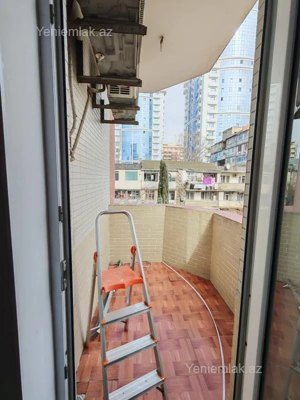 Satılır 4 otaqlı yeni tikili 185 m²