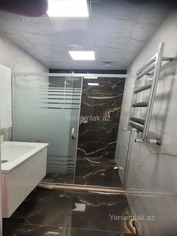 Satılır 2 otaqlı köhnə tikili 70 m²