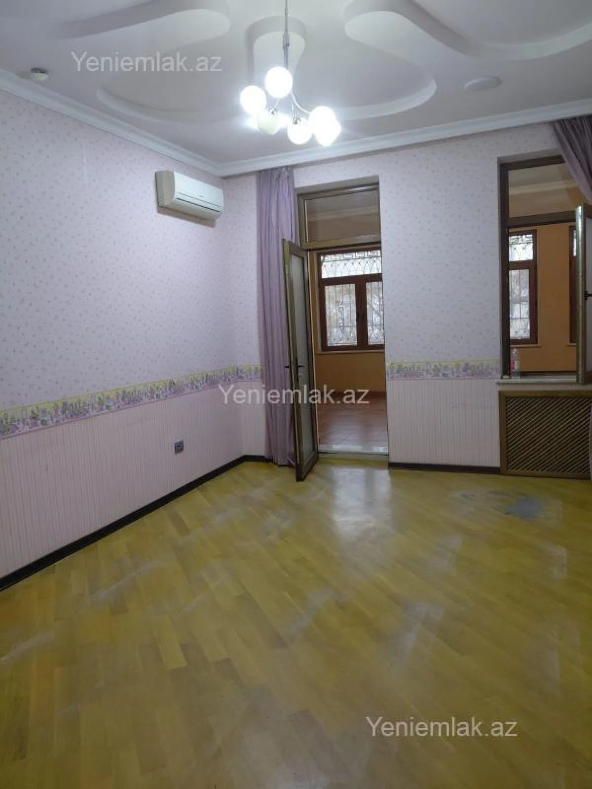 Satılır 4 otaqlı köhnə tikili 180 m²