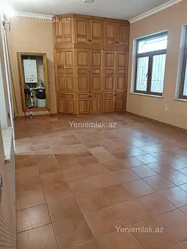 Satılır 4 otaqlı köhnə tikili 180 m²