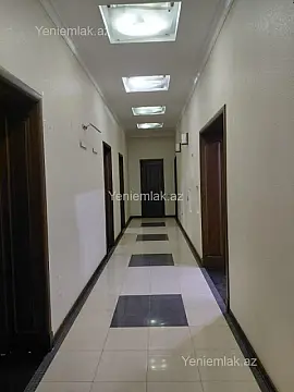 Satılır 4 otaqlı köhnə tikili 180 m²