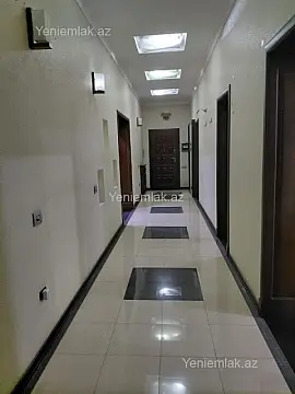 Satılır 4 otaqlı köhnə tikili 180 m²