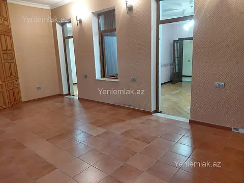 Satılır 4 otaqlı köhnə tikili 180 m²