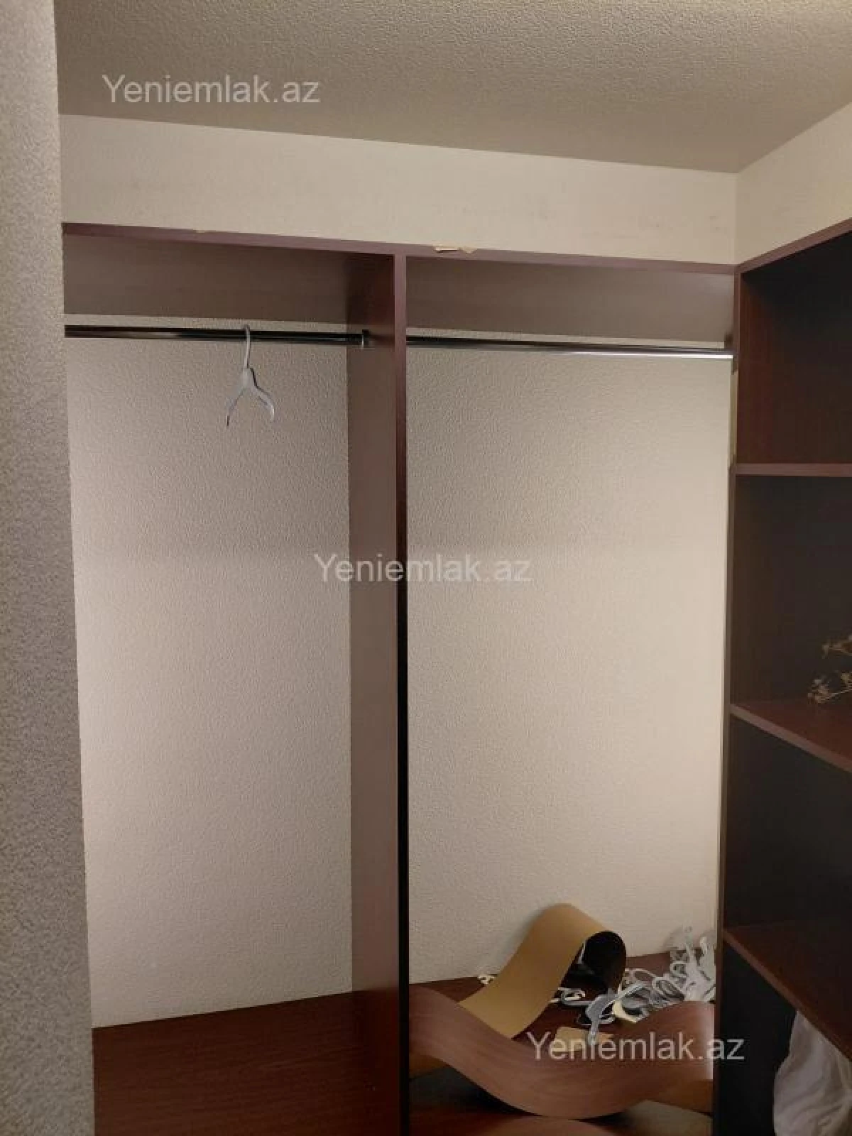 Satılır 4 otaqlı köhnə tikili 180 m²