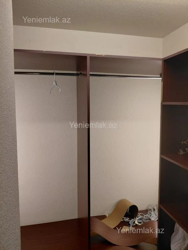 Satılır 4 otaqlı köhnə tikili 180 m²