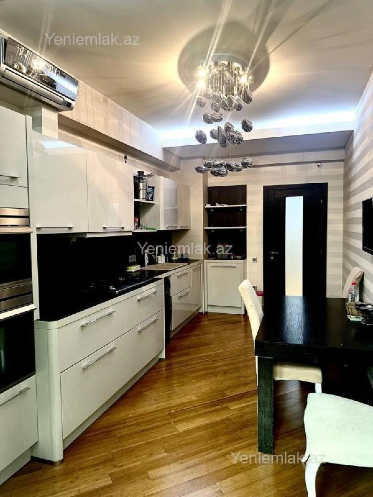 Satılır 3 otaqlı yeni tikili 170 m²