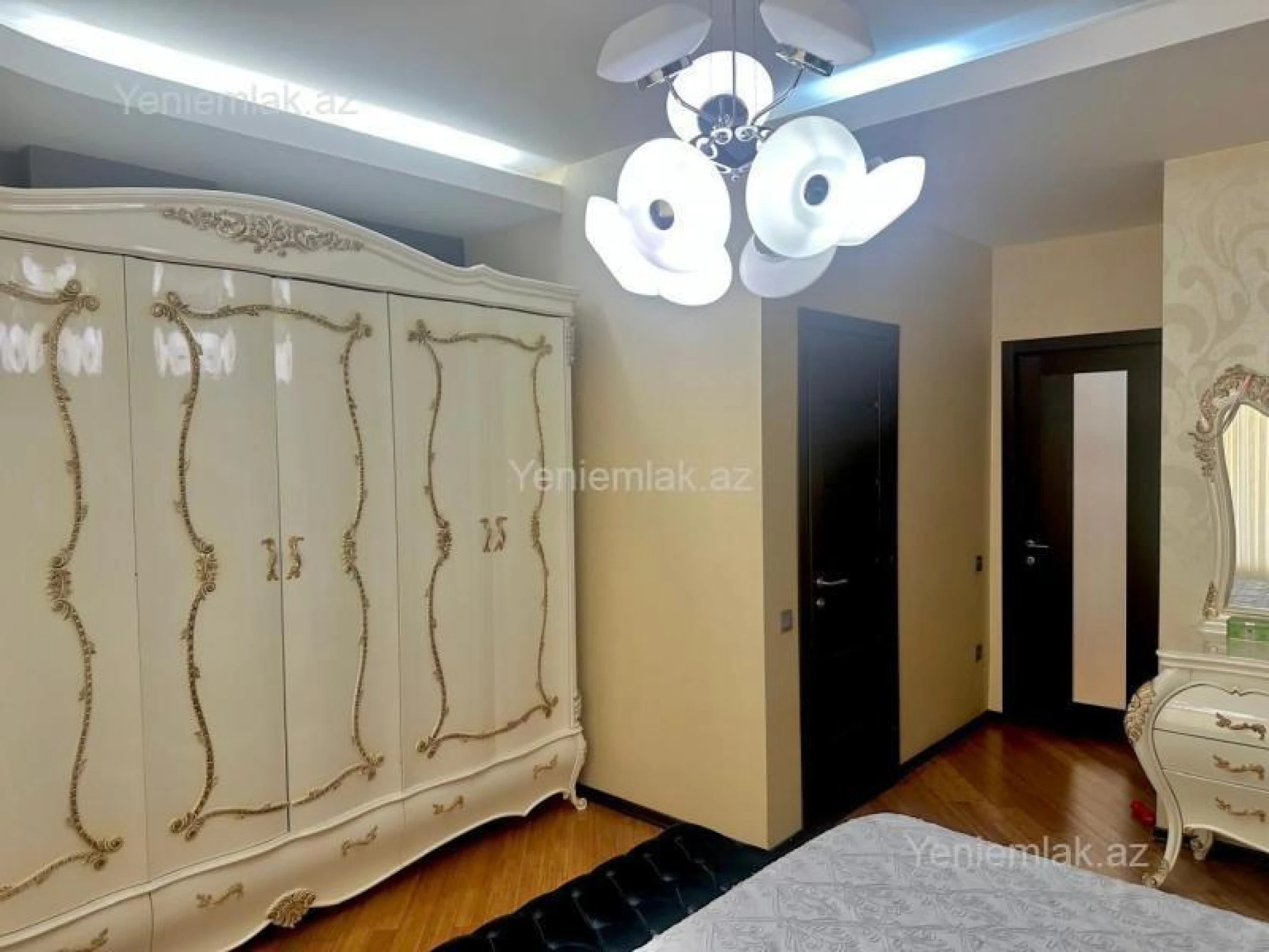 Satılır 3 otaqlı yeni tikili 170 m²