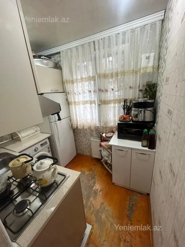 Satılır 2 otaqlı köhnə tikili 56 m²