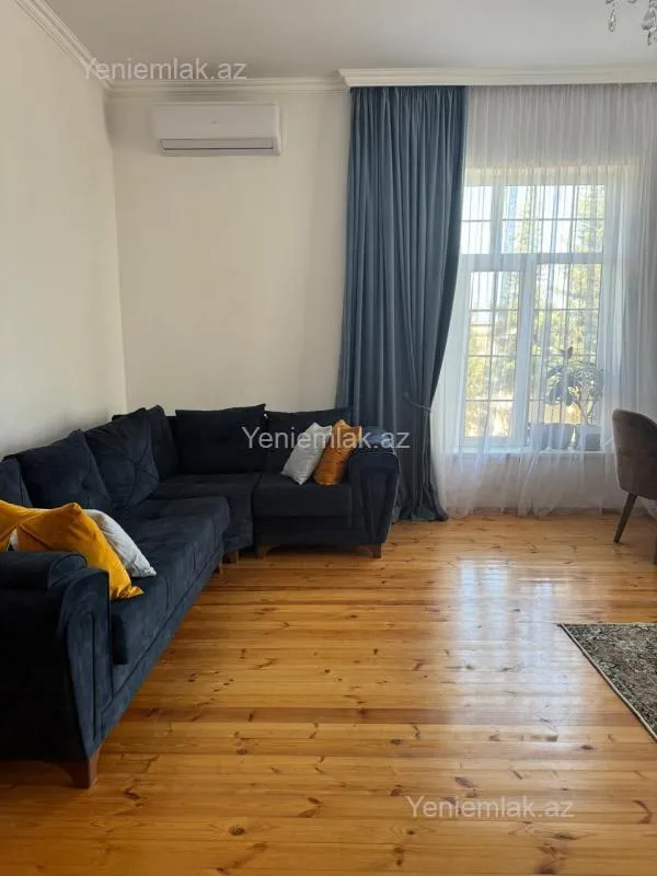 Satılır 7 otaqlı həyət evi 250 m²