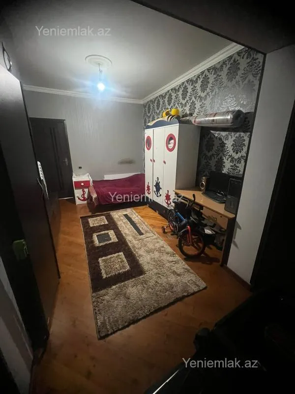 Satılır 4 otaqlı köhnə tikili 100 m²