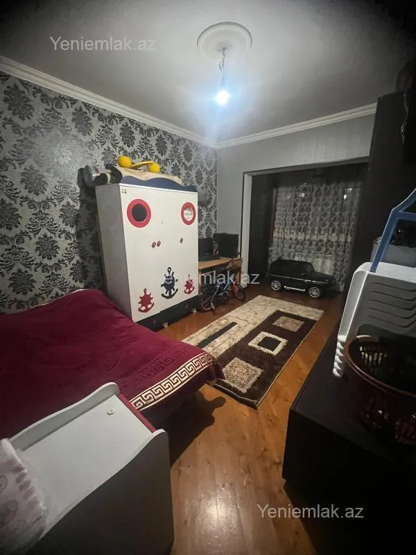 Satılır 4 otaqlı köhnə tikili 100 m²