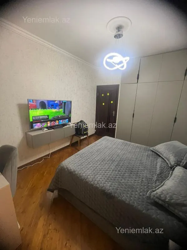 Satılır 4 otaqlı köhnə tikili 100 m²