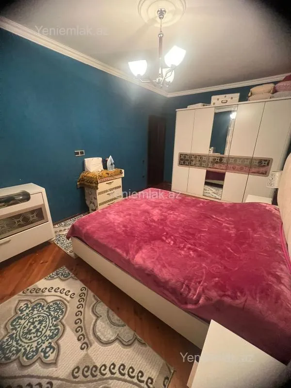 Satılır 4 otaqlı köhnə tikili 100 m²