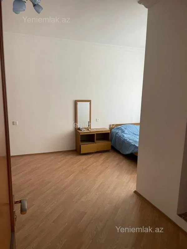 Satılır 5 otaqlı həyət evi 220 m²