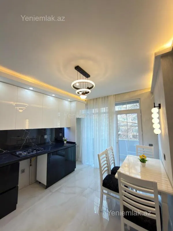Satılır 2 otaqlı köhnə tikili 60 m²