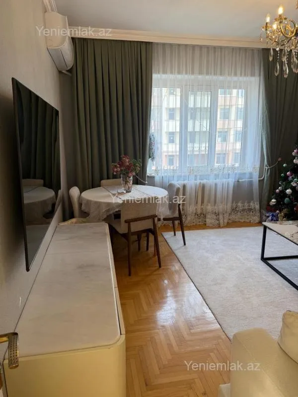 Satılır 3 otaqlı köhnə tikili 72 m²