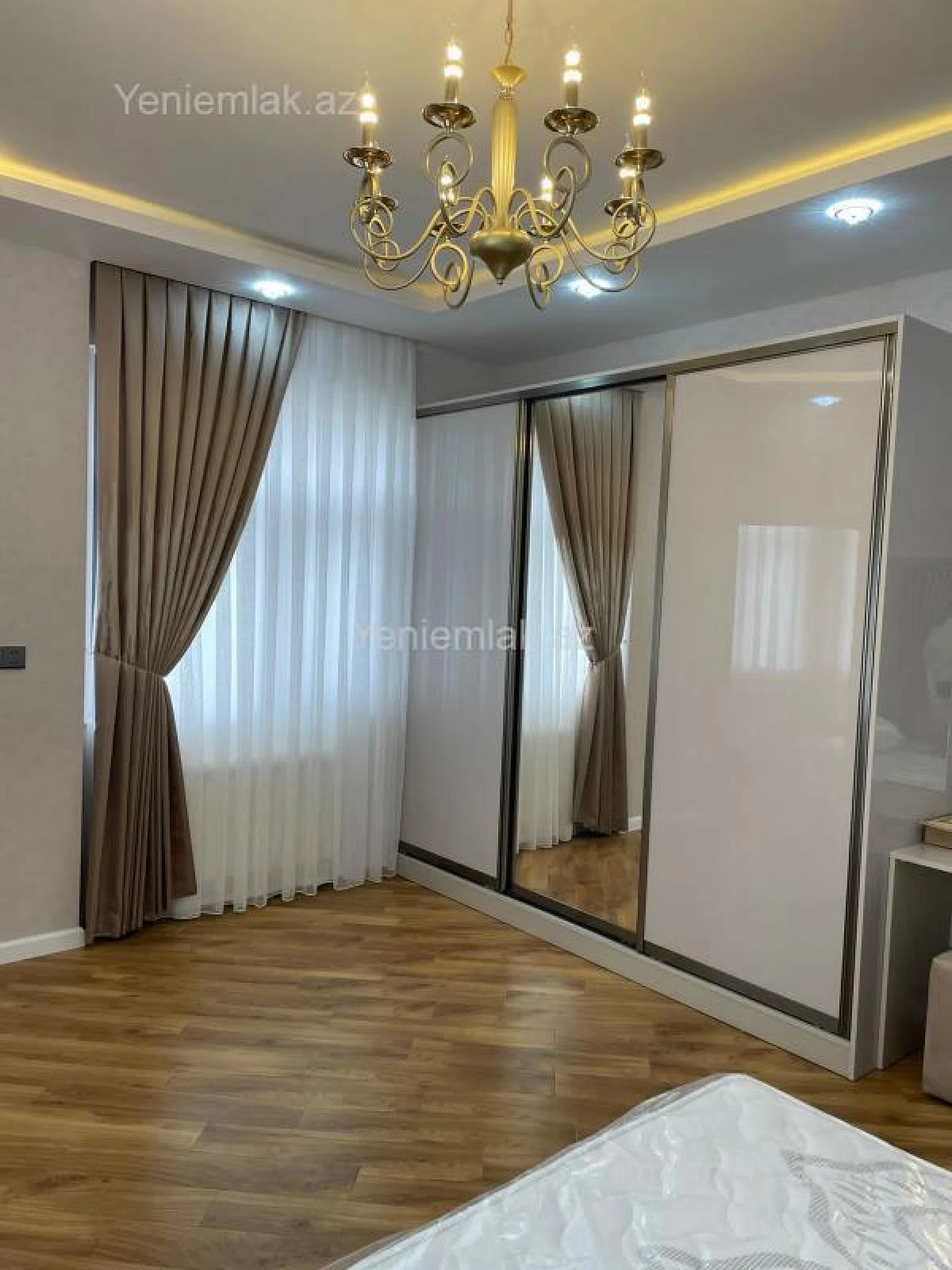 Satılır 3 otaqlı yeni tikili 137 m²