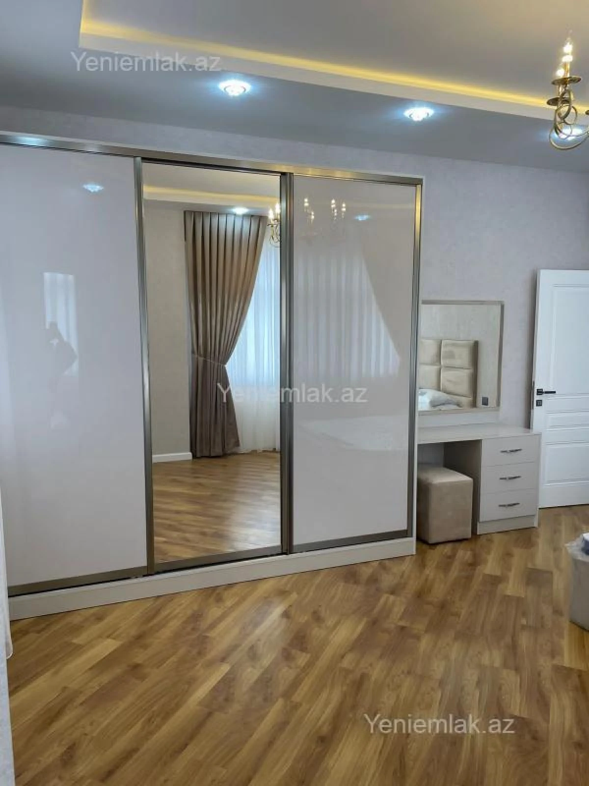 Satılır 3 otaqlı yeni tikili 137 m²
