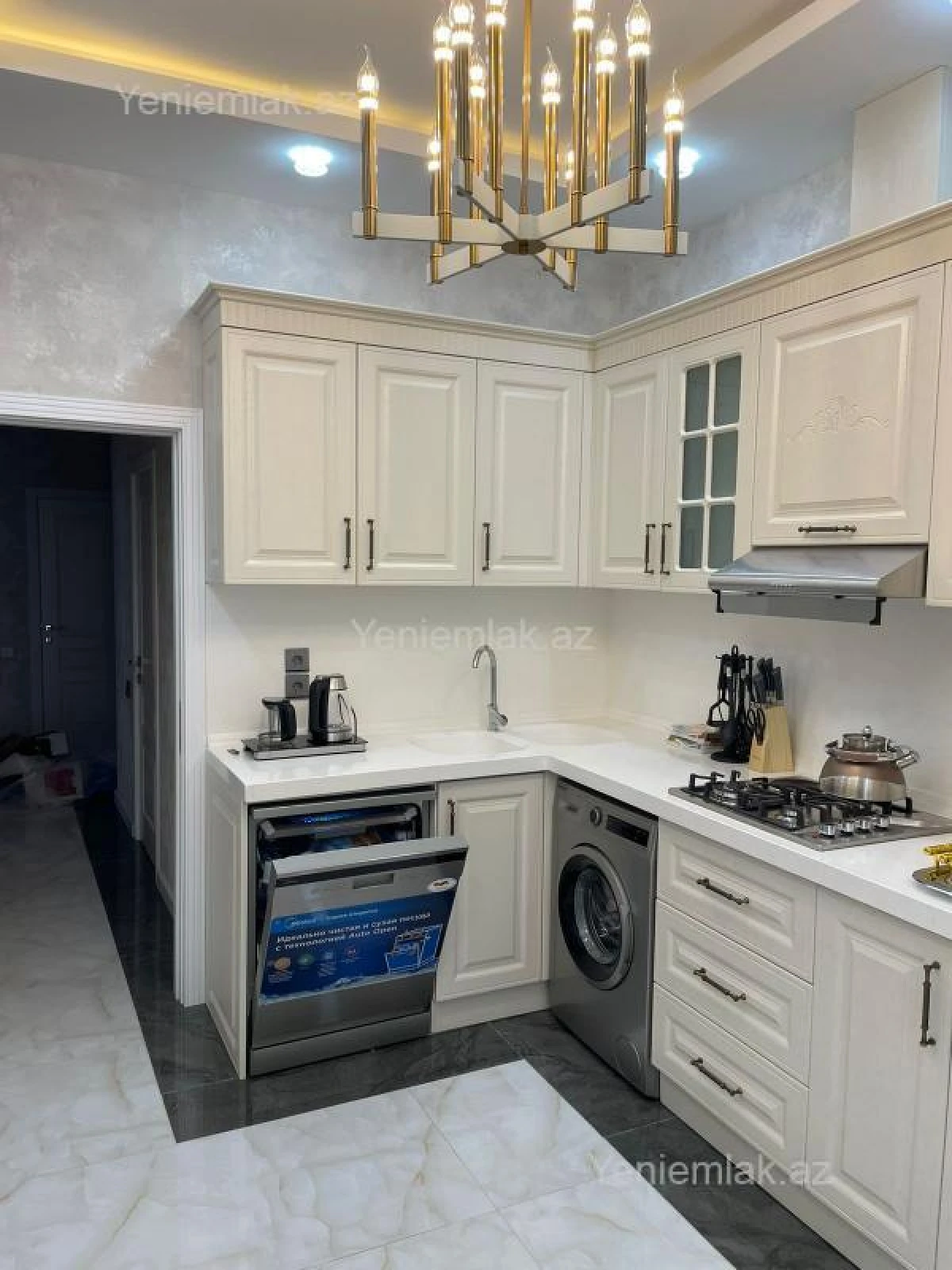 Satılır 3 otaqlı yeni tikili 137 m²