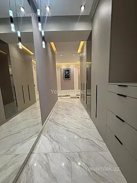 Satılır 3 otaqlı yeni tikili 137.5 m²