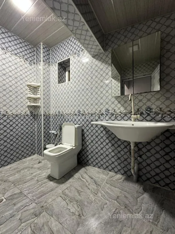 Satılır 5 otaqlı həyət evi 200 m²