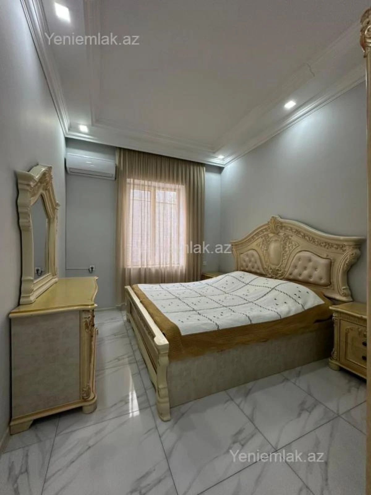 Satılır 5 otaqlı həyət evi 200 m²