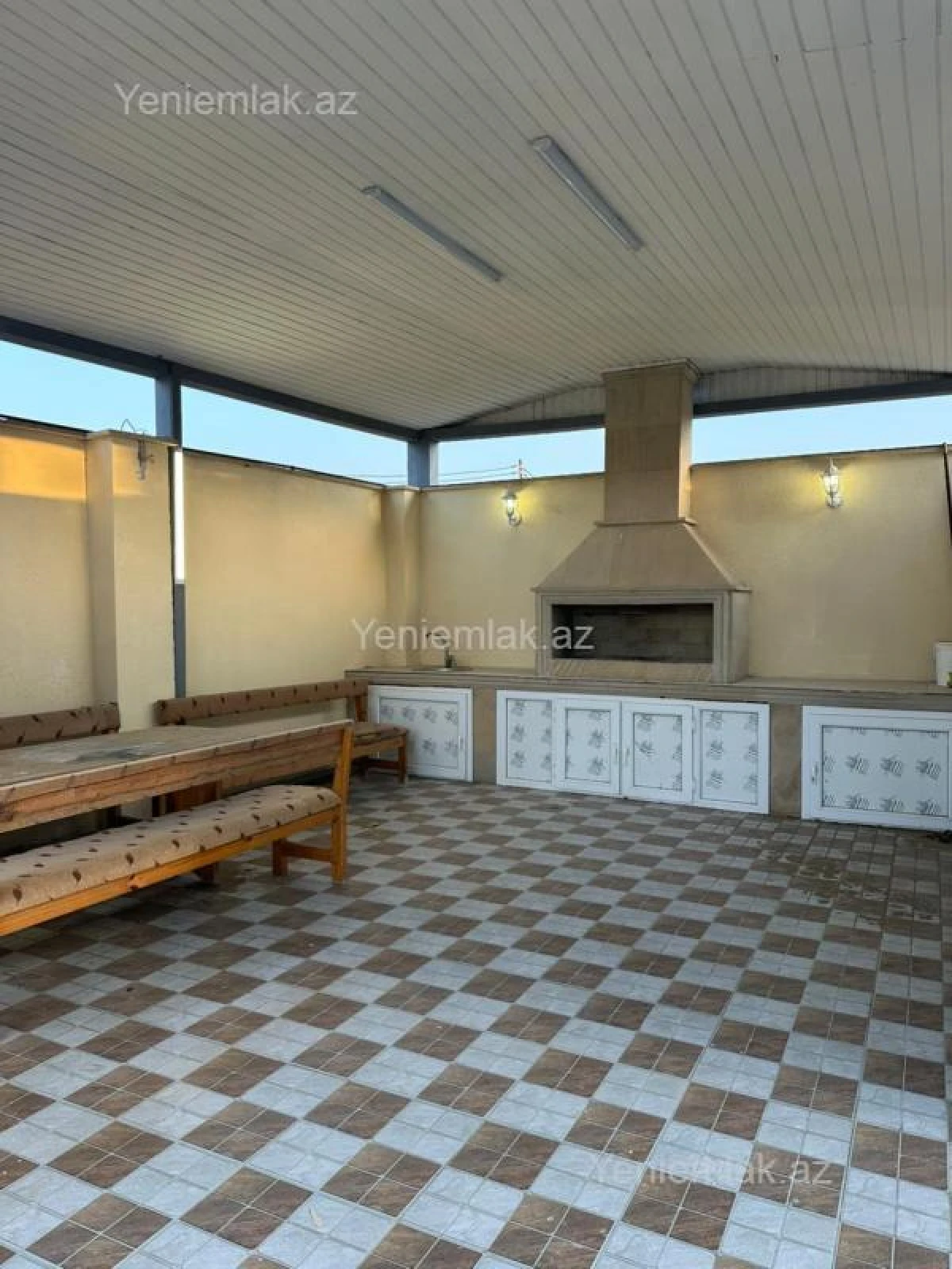 Satılır 4 otaqlı həyət evi 200 m²