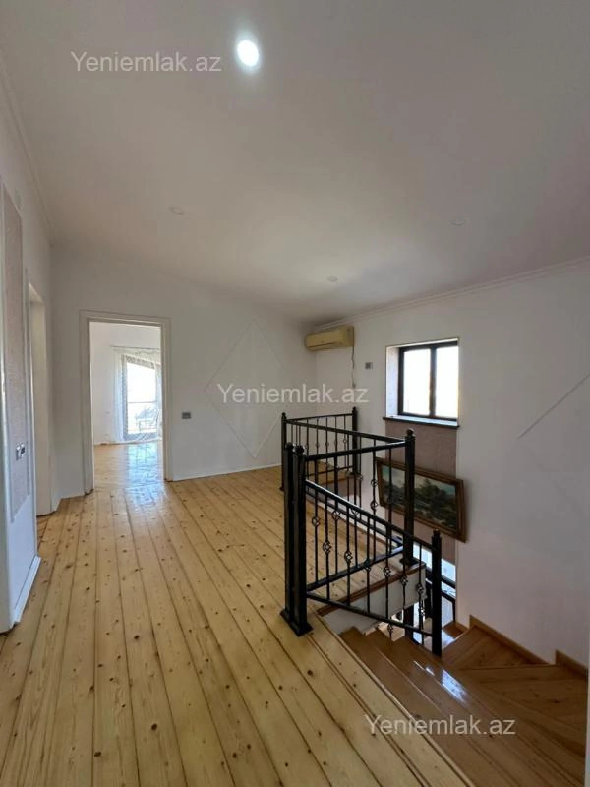 Satılır 5 otaqlı həyət evi 180 m²