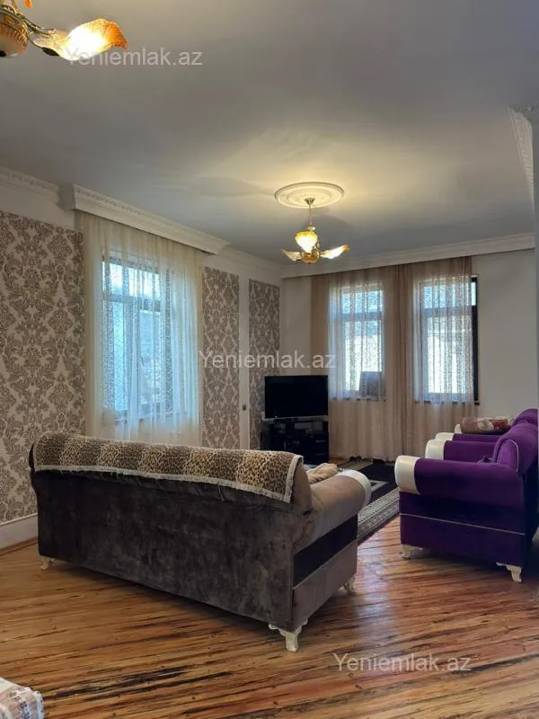 Satılır 5 otaqlı həyət evi 180 m²