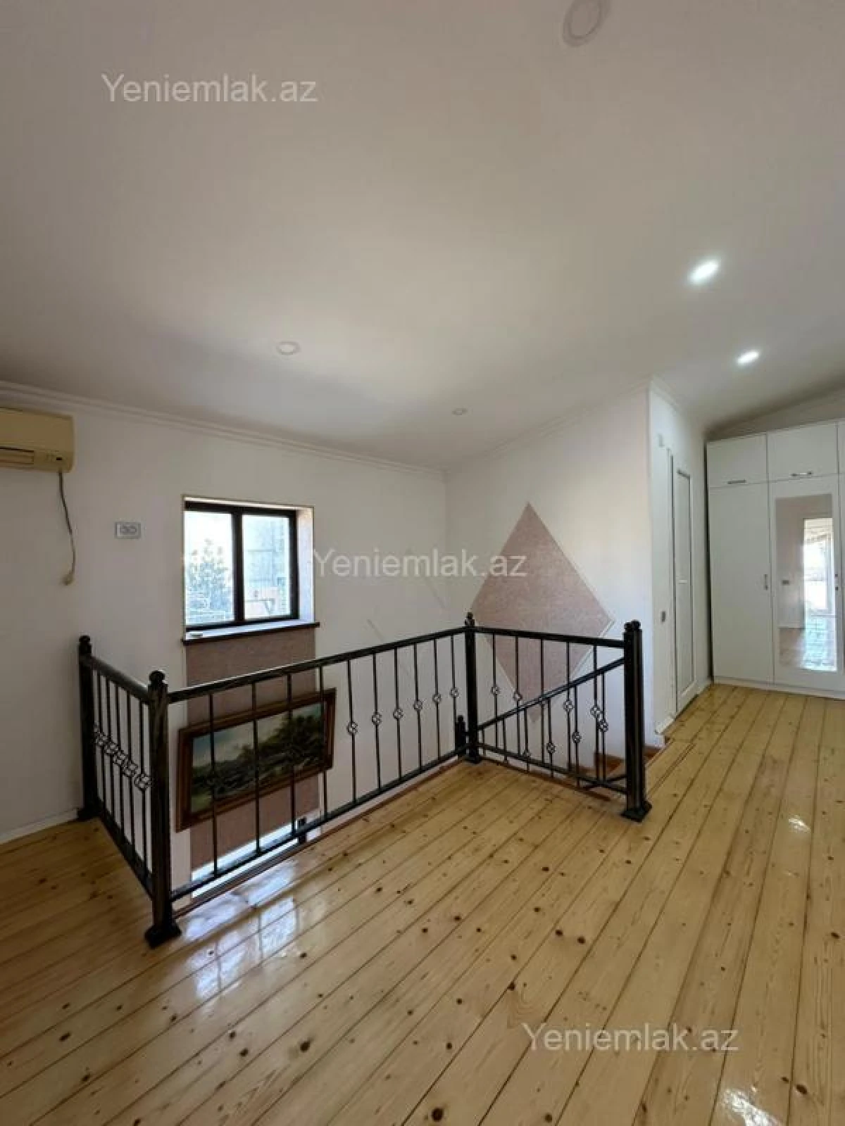 Satılır 5 otaqlı həyət evi 180 m²