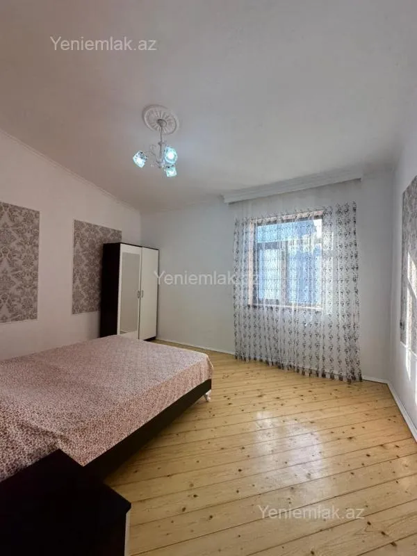Satılır 5 otaqlı həyət evi 180 m²
