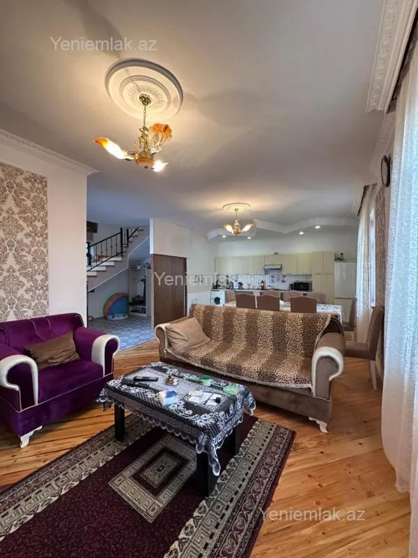 Satılır 5 otaqlı həyət evi 180 m²
