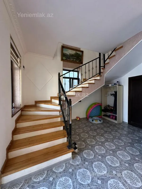 Satılır 5 otaqlı həyət evi 180 m²