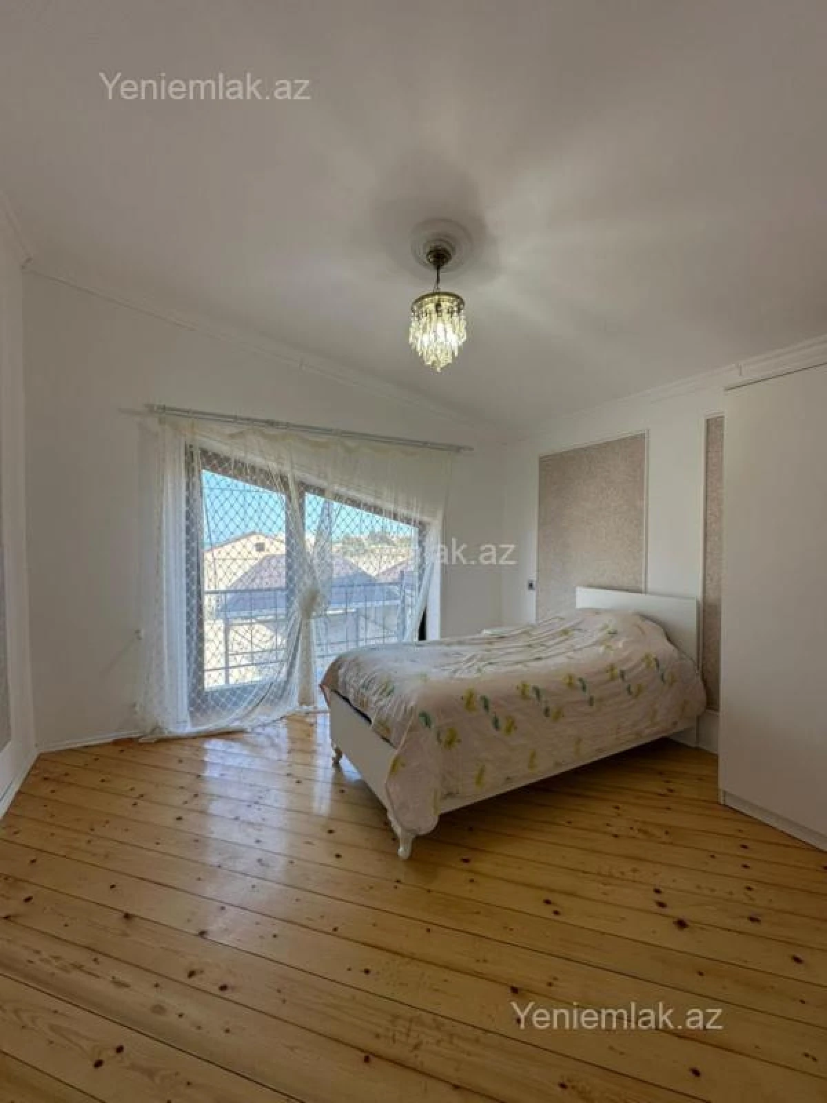 Satılır 5 otaqlı həyət evi 180 m²