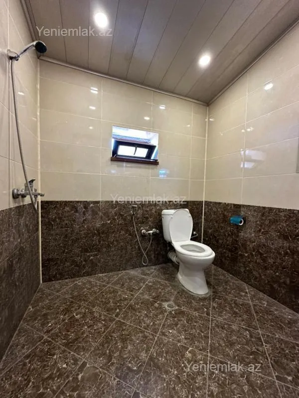 Satılır 5 otaqlı həyət evi 180 m²