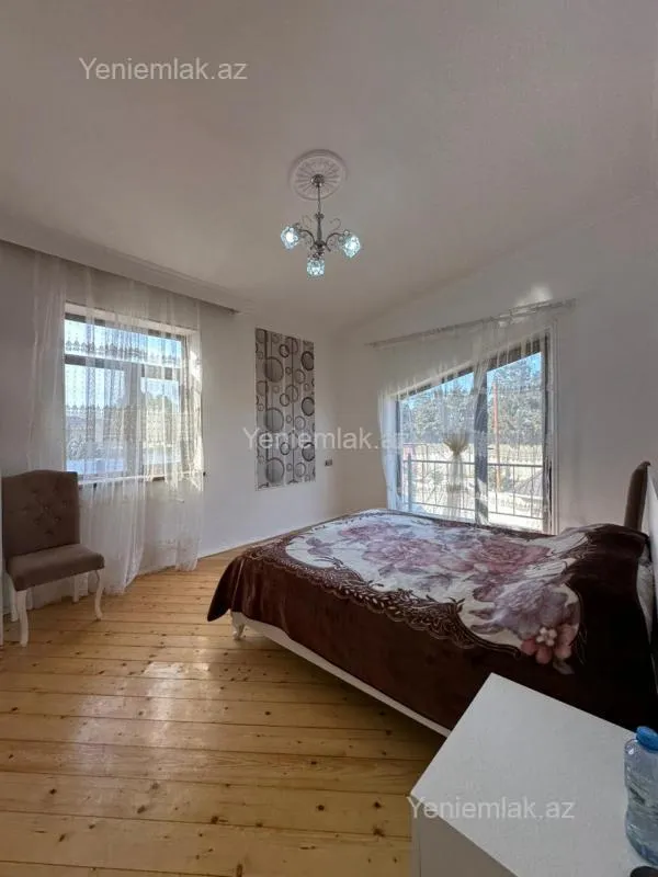 Satılır 5 otaqlı həyət evi 180 m²