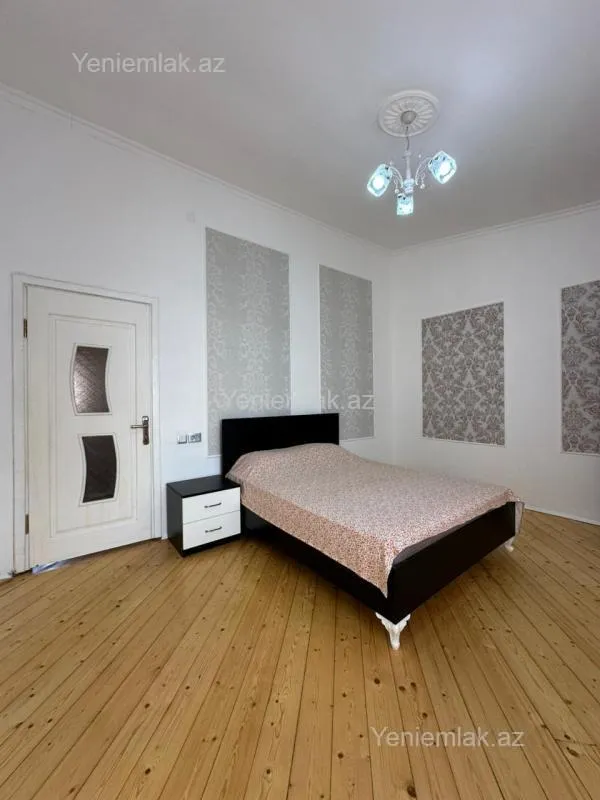 Satılır 5 otaqlı həyət evi 180 m²