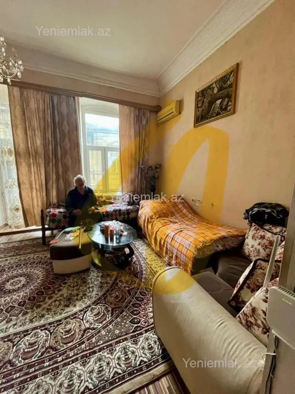 Satılır 2 otaqlı köhnə tikili 65 m²