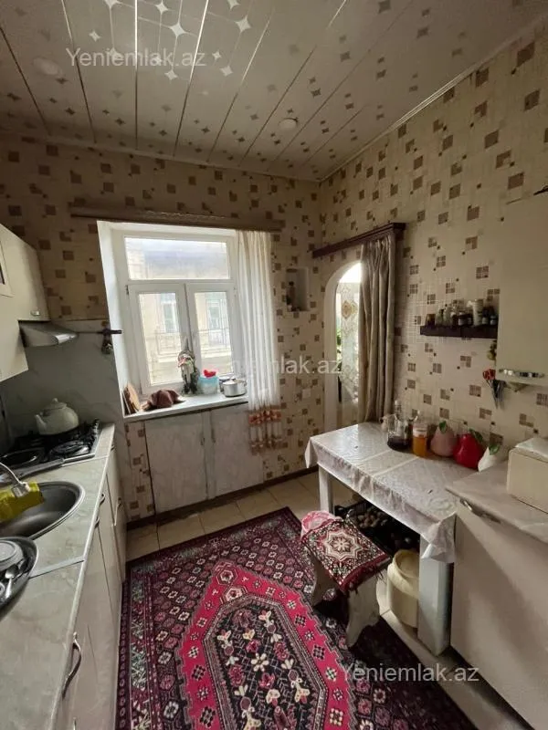 Satılır 2 otaqlı köhnə tikili 65 m²
