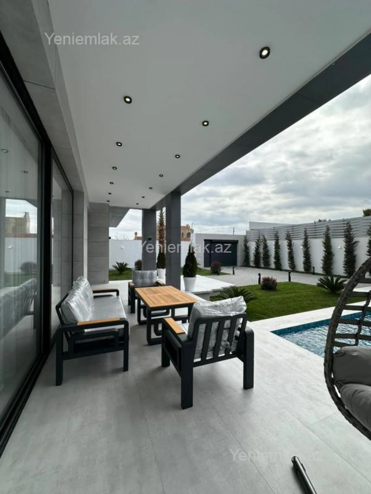 Satılır 5 otaqlı həyət evi 250 m²