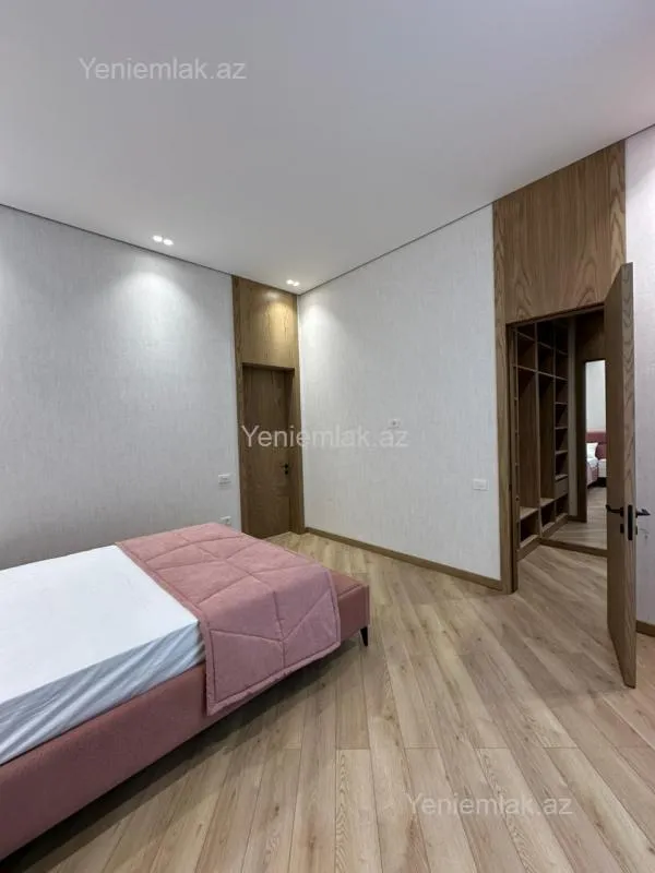 Satılır 5 otaqlı həyət evi 250 m²