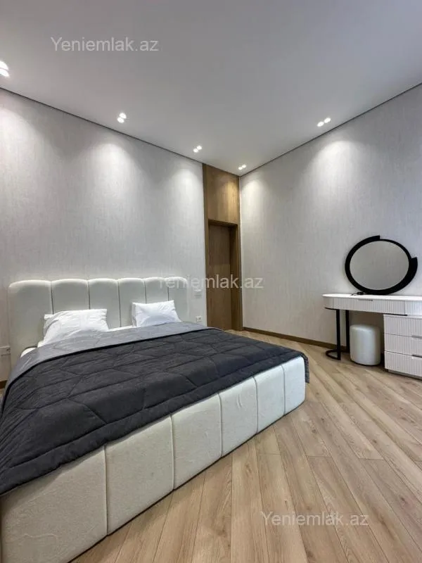 Satılır 5 otaqlı həyət evi 250 m²