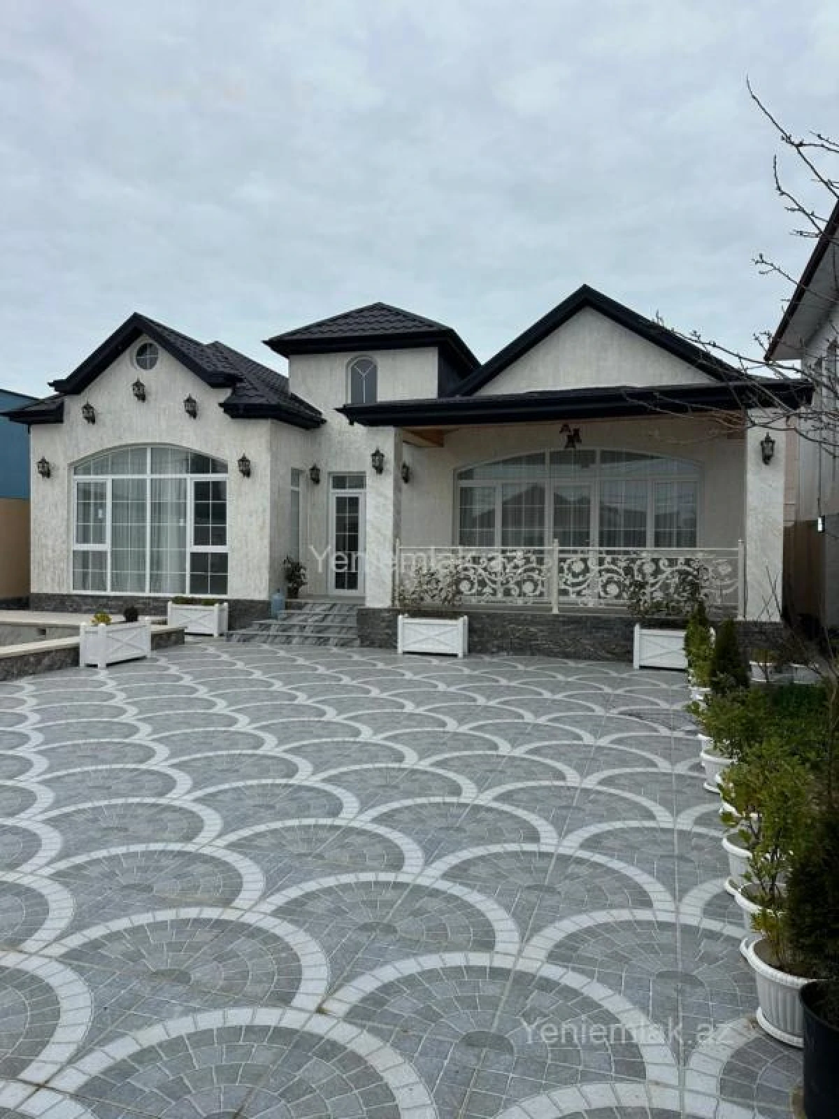 Satılır 5 otaqlı həyət evi 220 m²