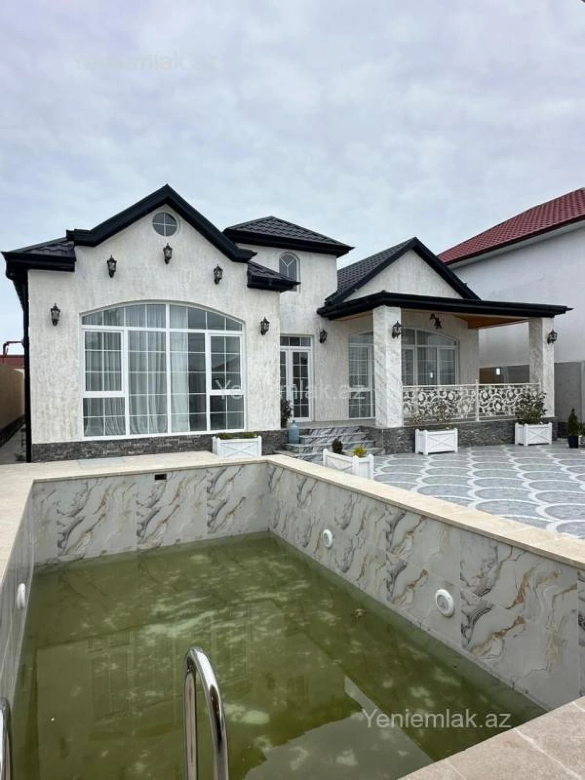 Satılır 5 otaqlı həyət evi 220 m²