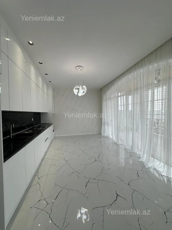 Satılır 5 otaqlı həyət evi 220 m²