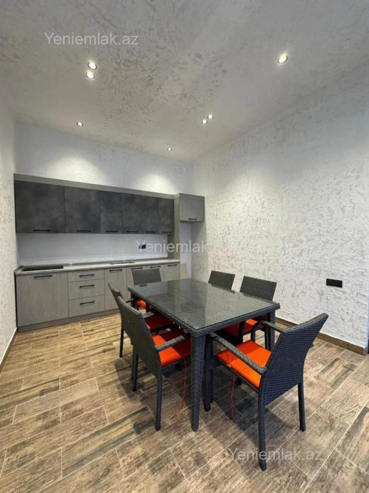 Satılır 4 otaqlı həyət evi 180 m²