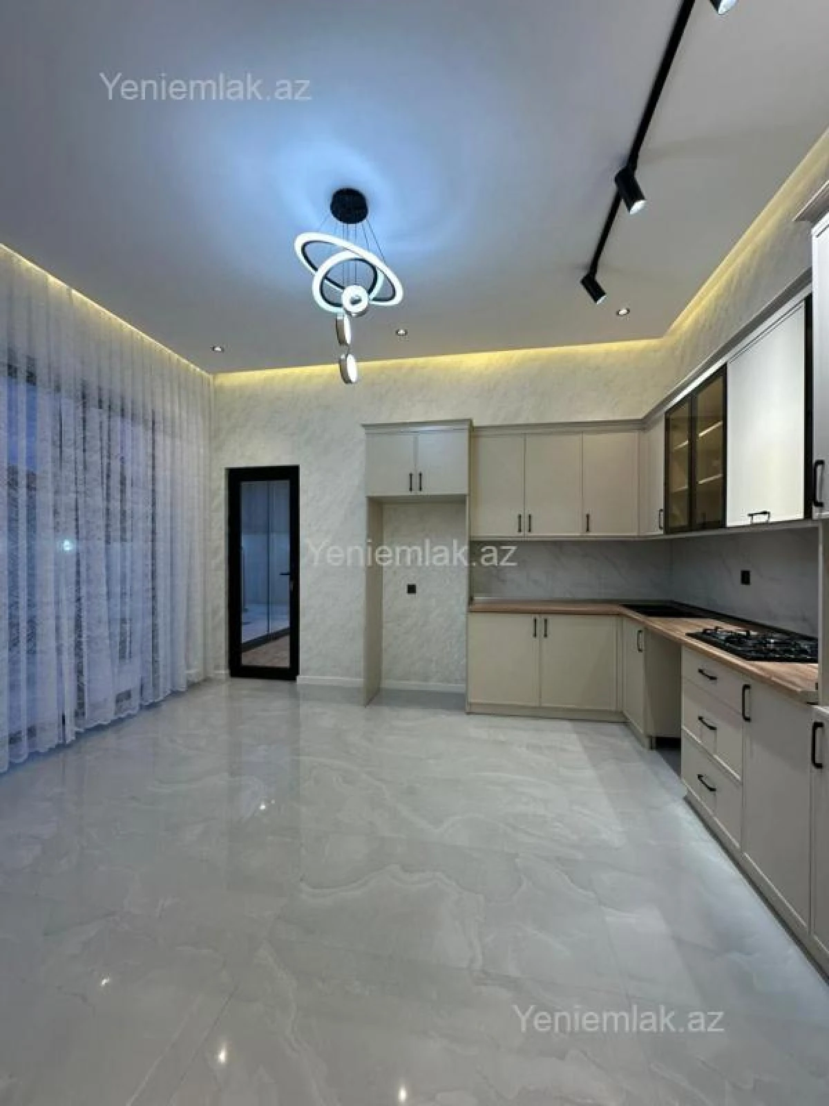 Satılır 4 otaqlı həyət evi 180 m²