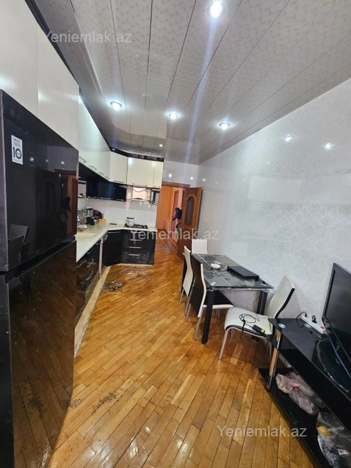 Satılır 3 otaqlı yeni tikili 155 m²