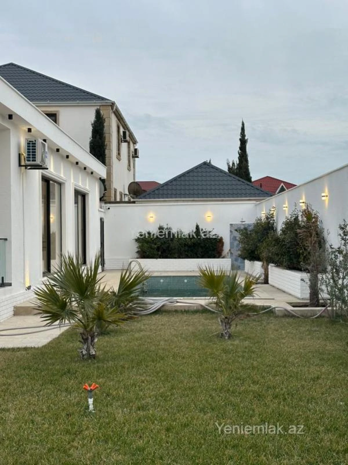 Satılır 4 otaqlı həyət evi 180 m²