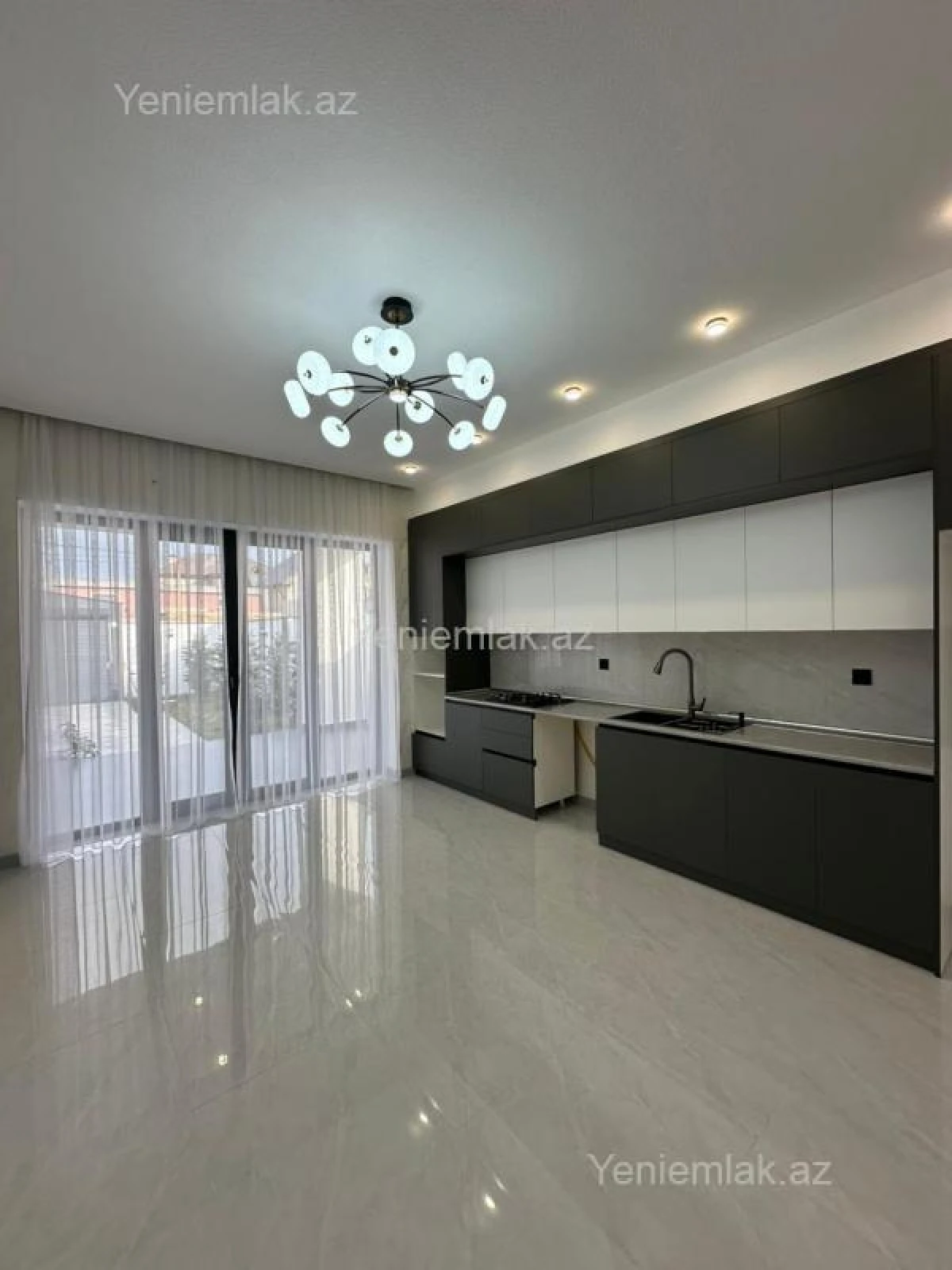 Satılır 4 otaqlı həyət evi 180 m²